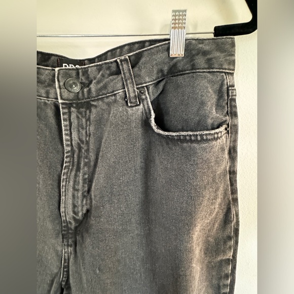BDG Urban Outfitters High-Rise Mom Jean in Washed Grey Black US 32 - Picture 5 of 8